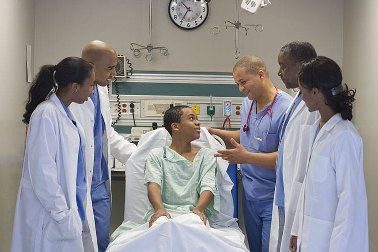 Doctors in hospital talking with patient
