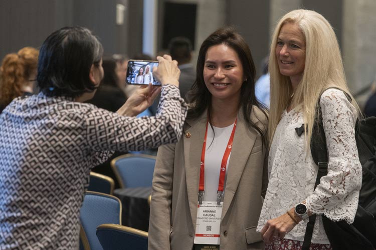 Two BCVS25 attendees pose for a photo.