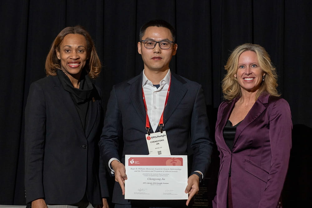 Chengyong Jia receiving the Roger R. Williams Memorial Award for Genetic Epidemiology and the Prevention and Treatment of Atherosclerosis during EPI|Lifestyle26 in Boston, Massachusetts.