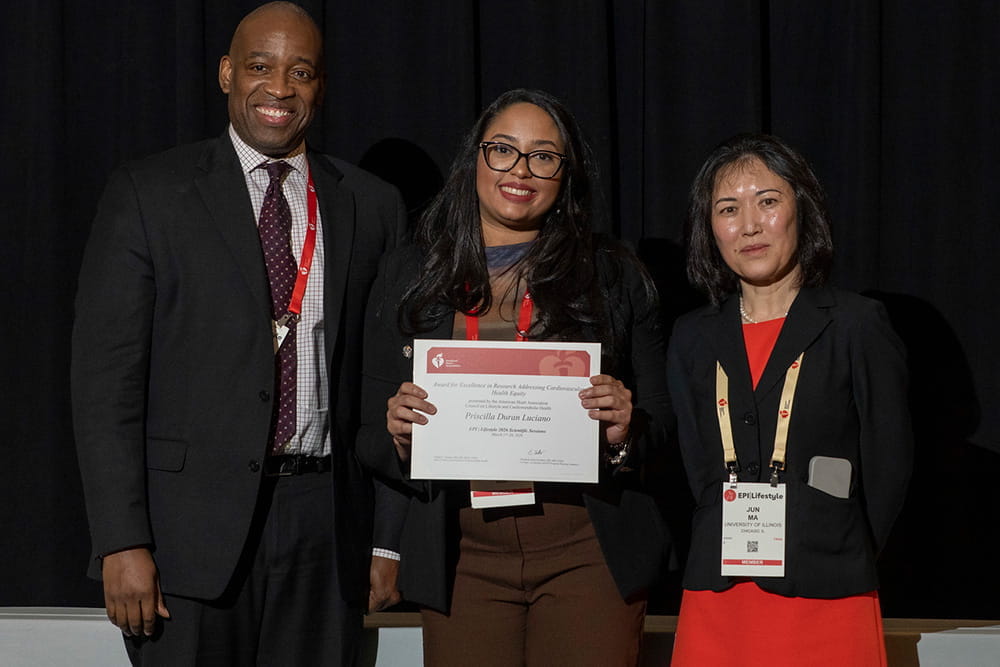 Priscilla Durn Luciano receiving the Award for Excellence in Research Addressing Cardiovascular Health Equity during EPI|Lifestyle26 in Boston, Massachusetts.